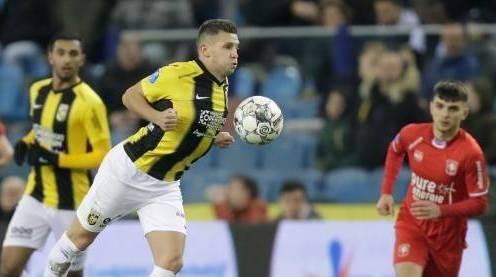 中场站位和 中场站位和